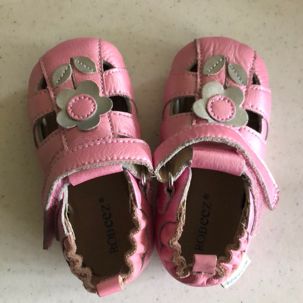 Robeez pink girls size 4
